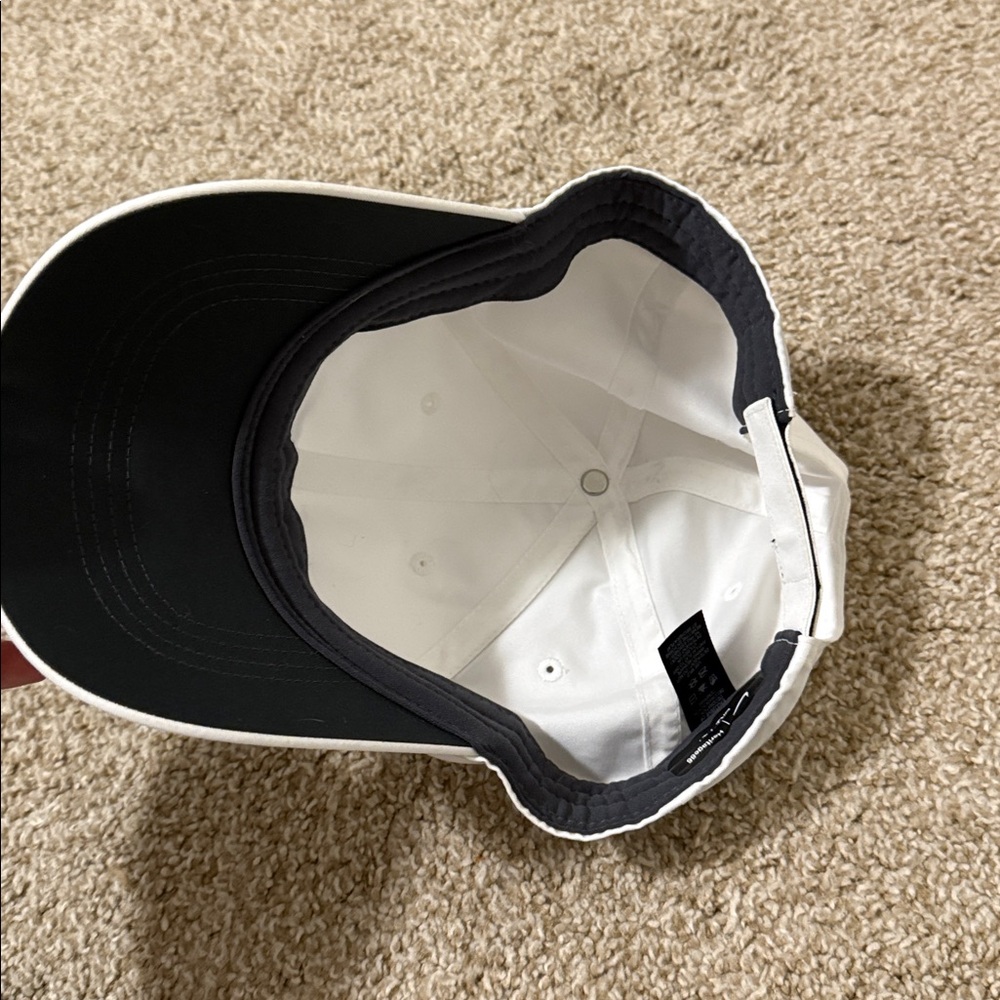 Nike hat - Picture 2 of 4
